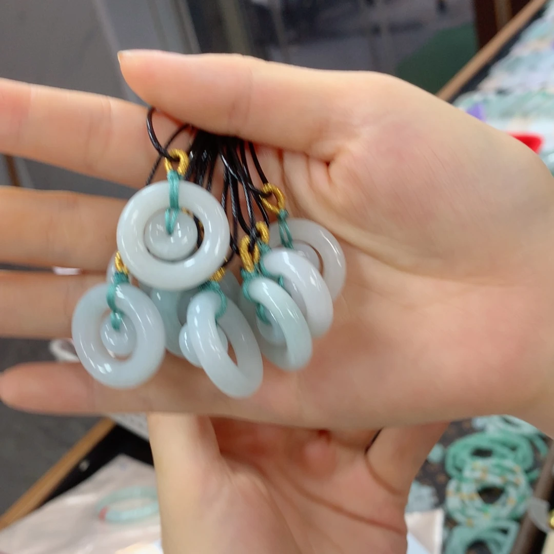 翡翠未镶嵌颈饰多样性发1