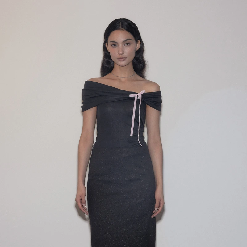 Mito de dar 一字肩打褶粉色蝴蝶结天丝羊毛弹力漏肩一字领上衣女