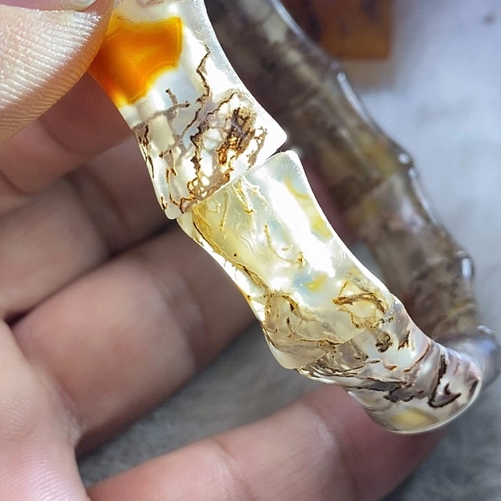 孙***娘未镶嵌颈饰玛瑙/玉髓