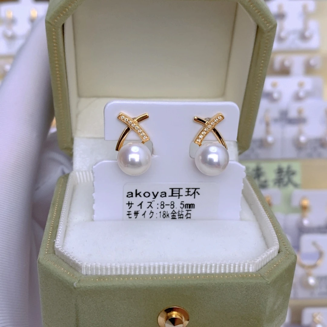 18K金镶嵌海水珍珠耳饰