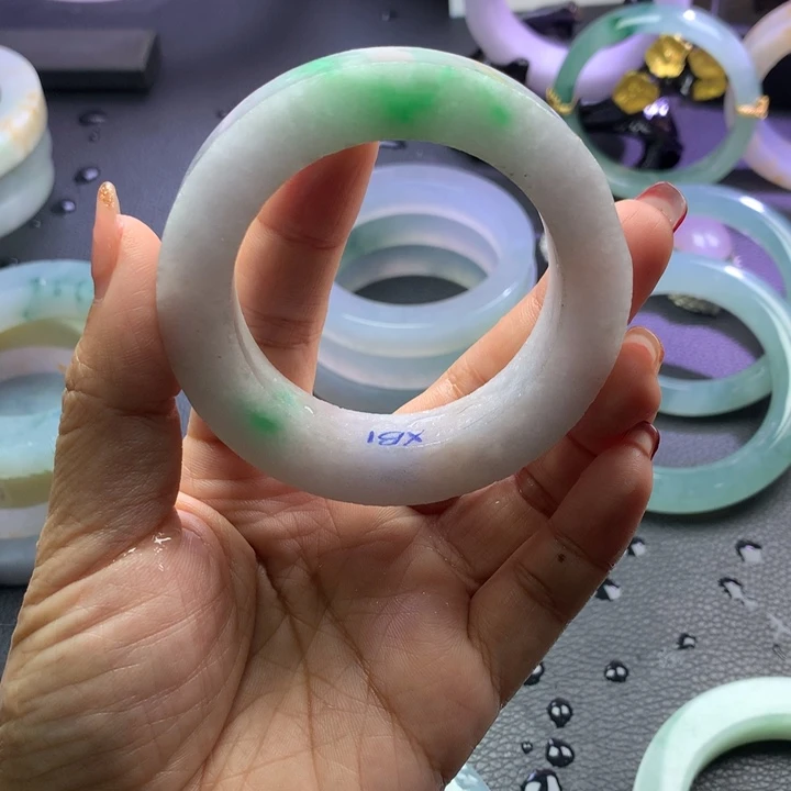 麦***咖定制翡翠未镶嵌翡翠手镯定制不退不换