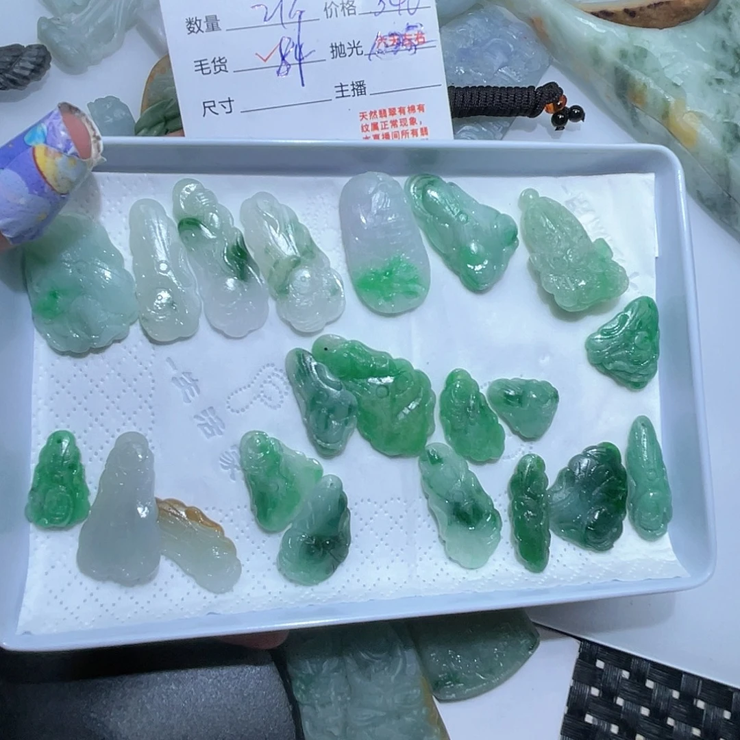 唉***杰翡翠未镶嵌颈饰我