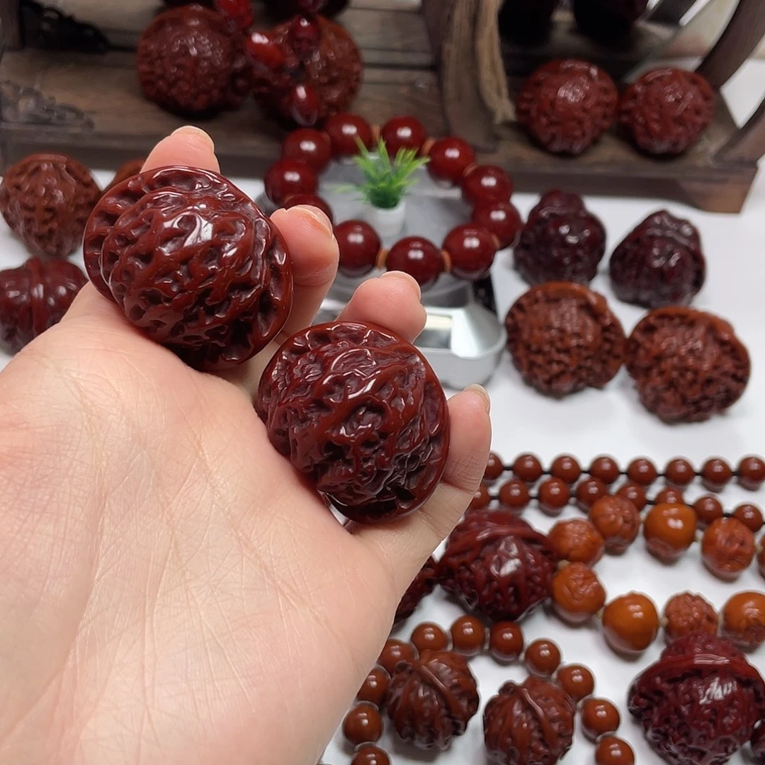 吊坠橄榄核像****人