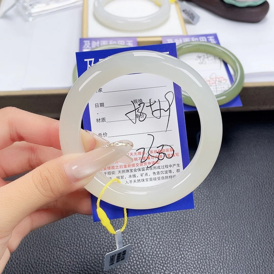 和田玉未镶嵌手镯