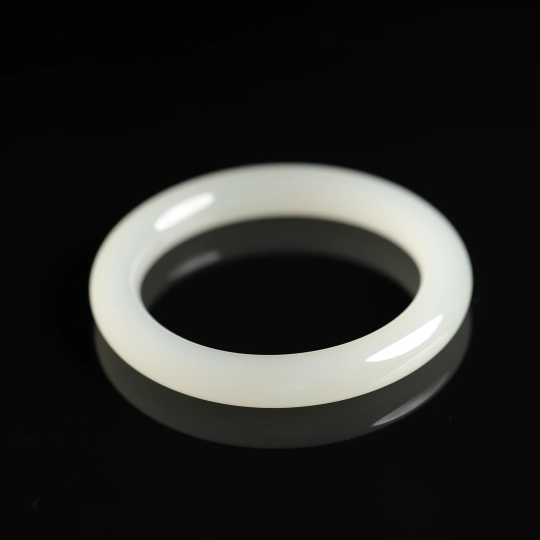 一团和气 | 珍藏级精品和田玉高色高青白圆条手镯