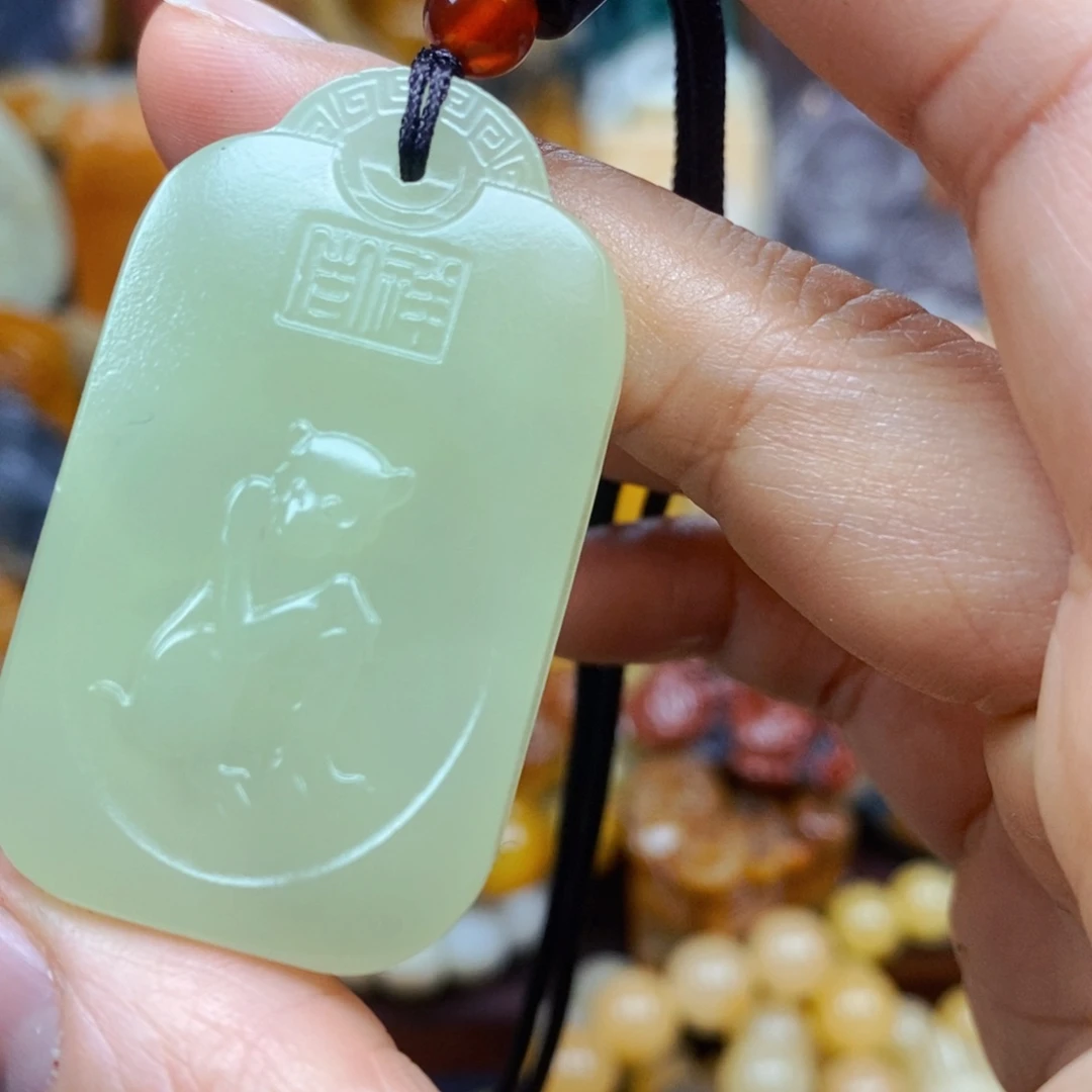 石英质玉(黄龙玉)未镶嵌颈饰