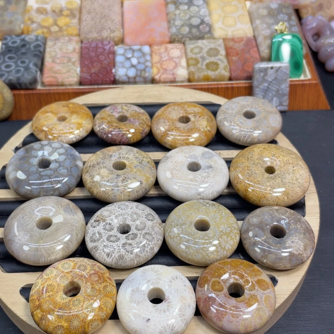 硅化玉未镶嵌颈饰平安扣30米1个