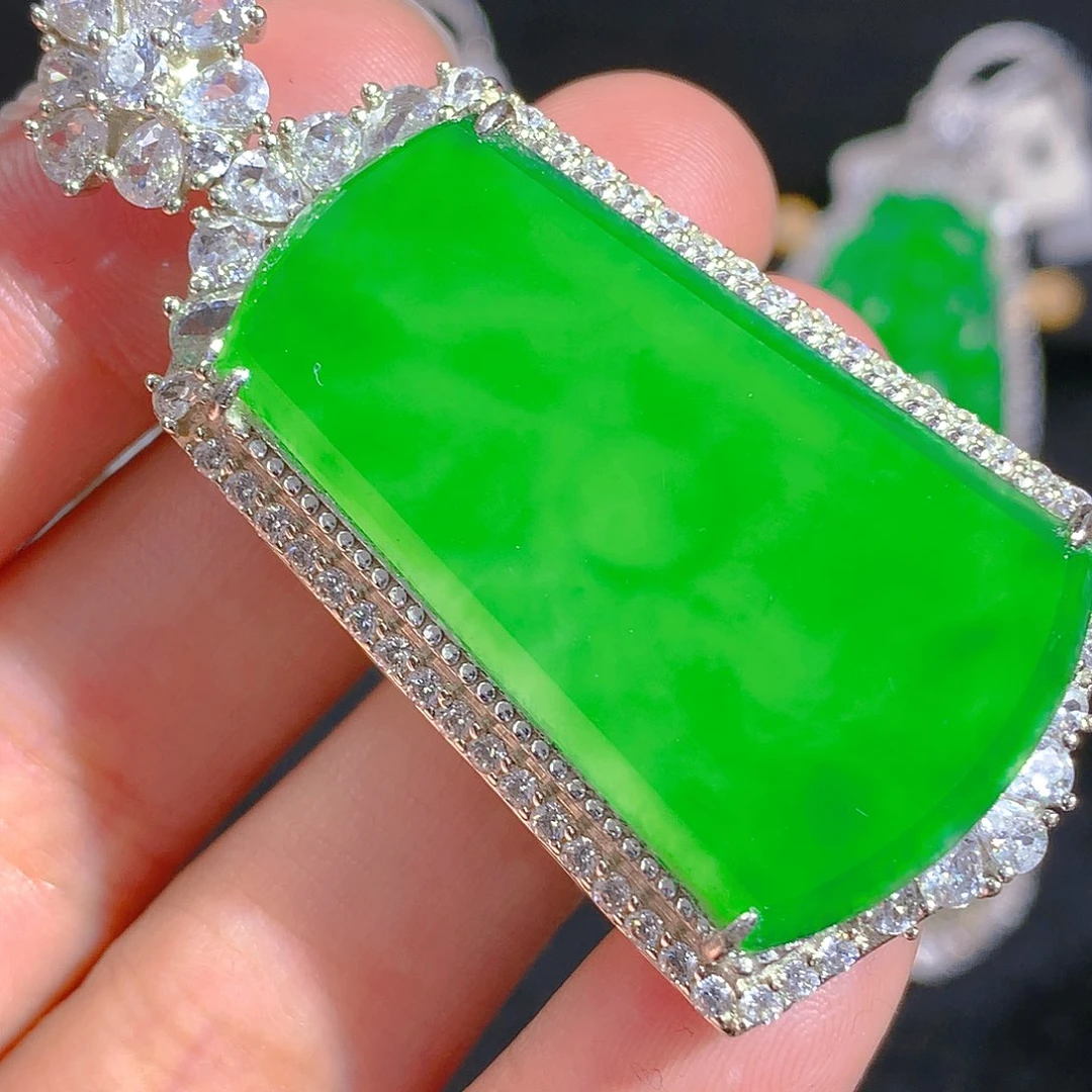 翡翠颈饰银S925镶嵌吊坠