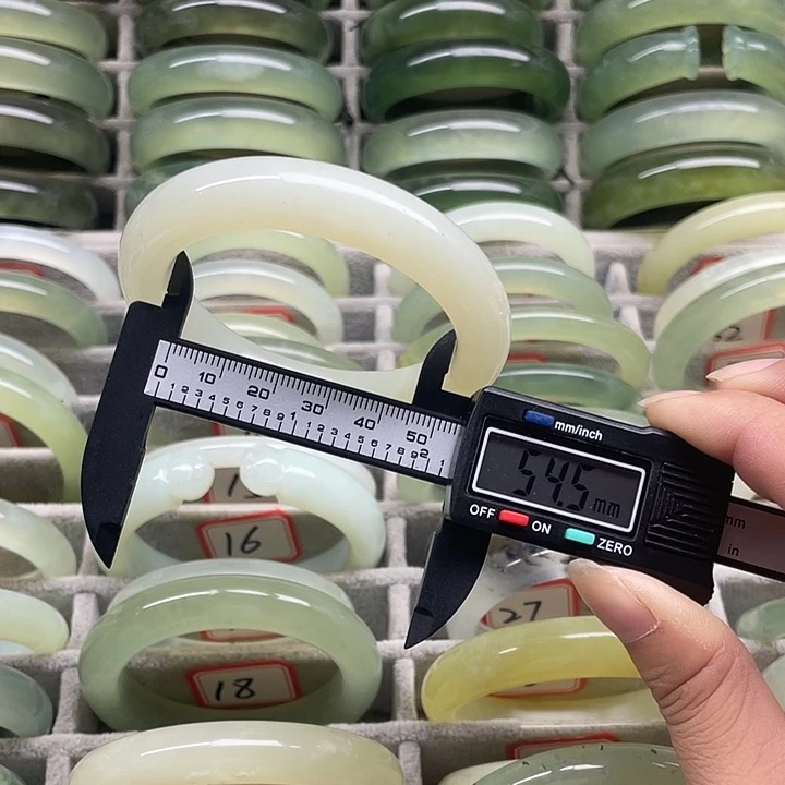 蛇纹石玉未镶嵌手镯3