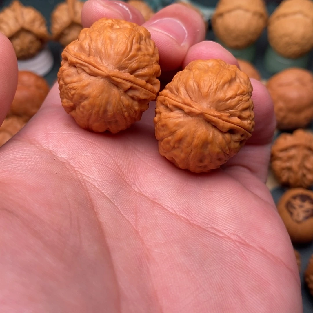 文玩核桃把件绣球