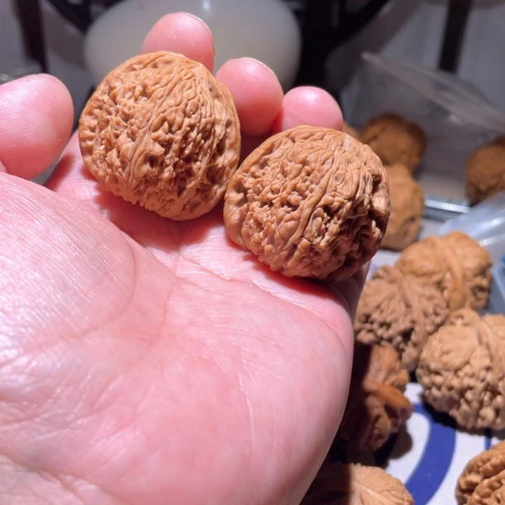 文玩核桃把件张**冬南疆