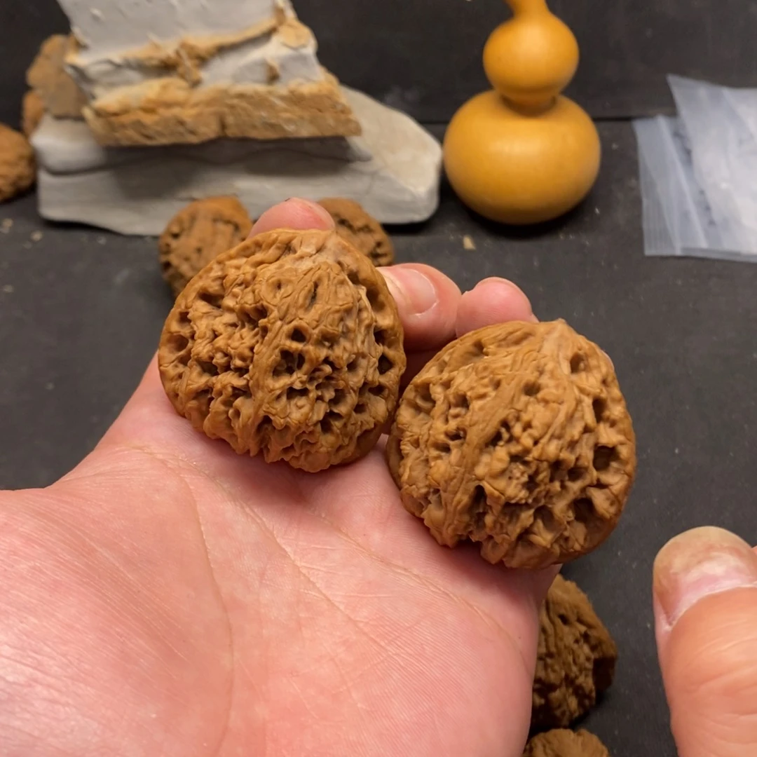 文玩核桃把件涿鹿南疆石44，三角，全品