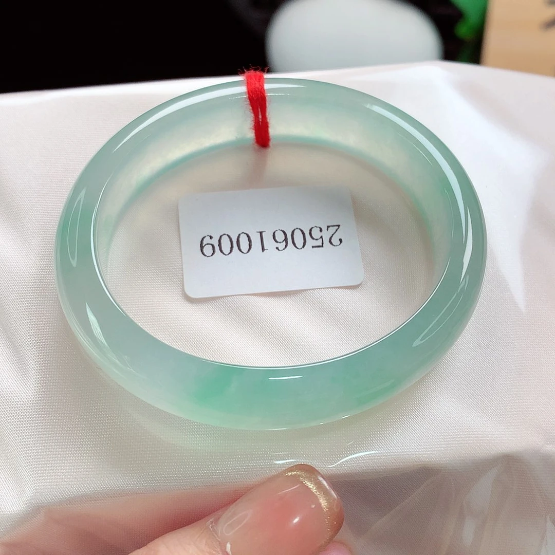 未镶嵌手镯（贵妃镯）翡翠天然a货翡翠