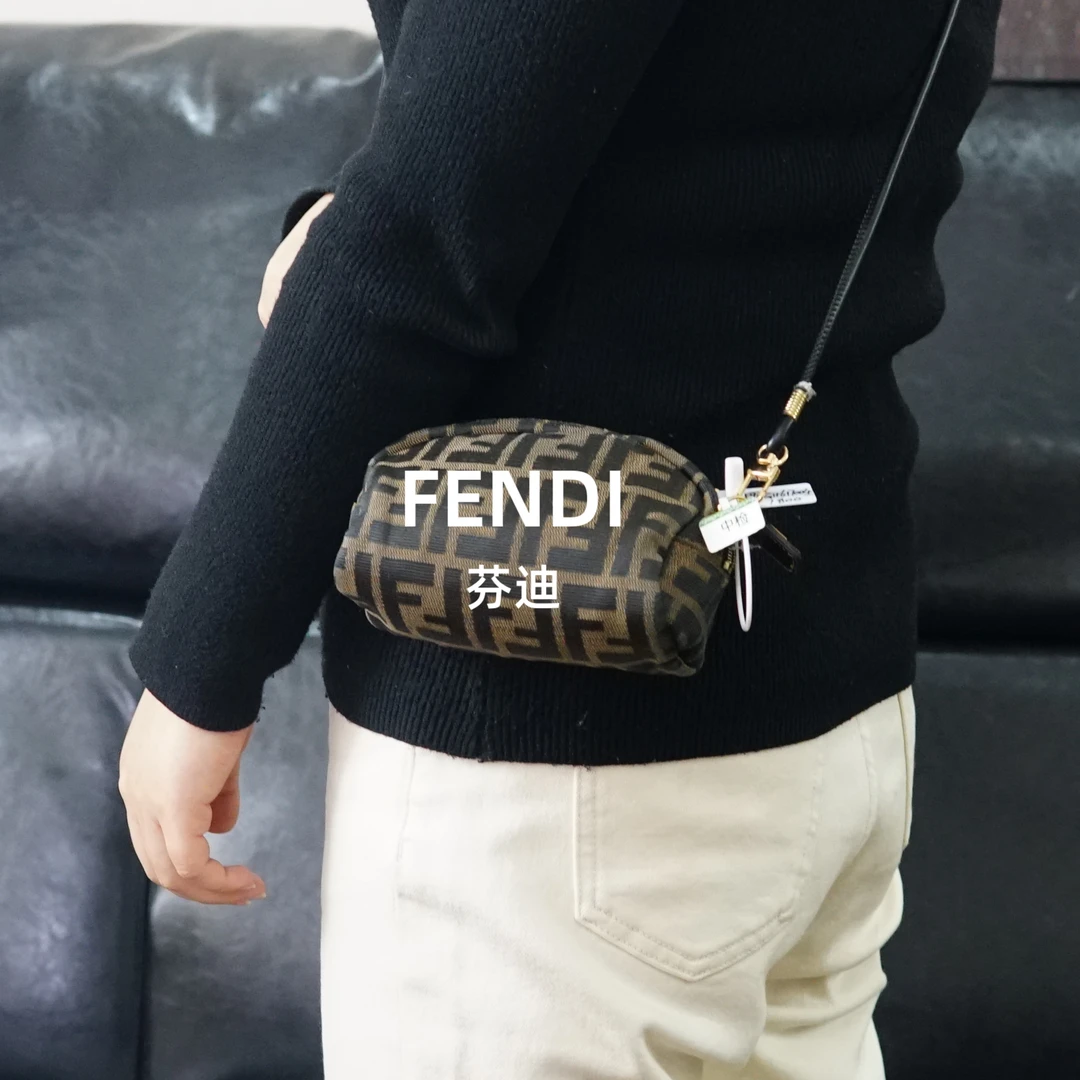 95新 FENDI/芬迪 老花斜挎包/FYDG11617004/7004