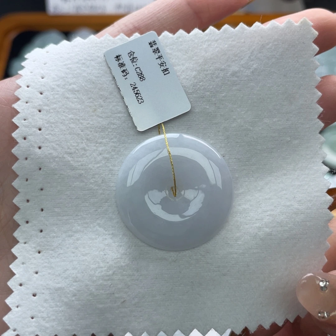 翡翠未镶嵌颈饰平安