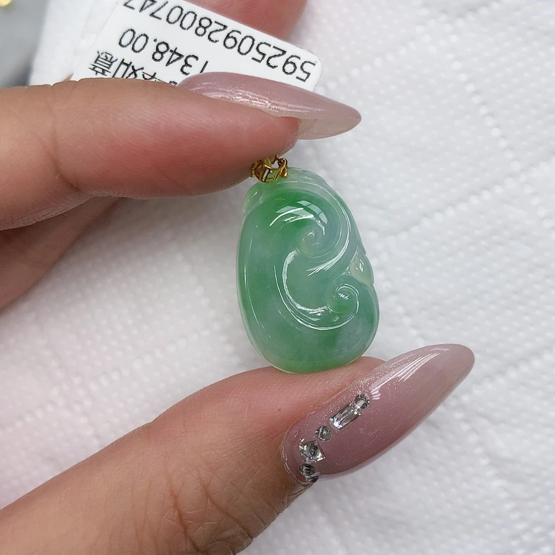 颈饰18K金镶嵌翡翠