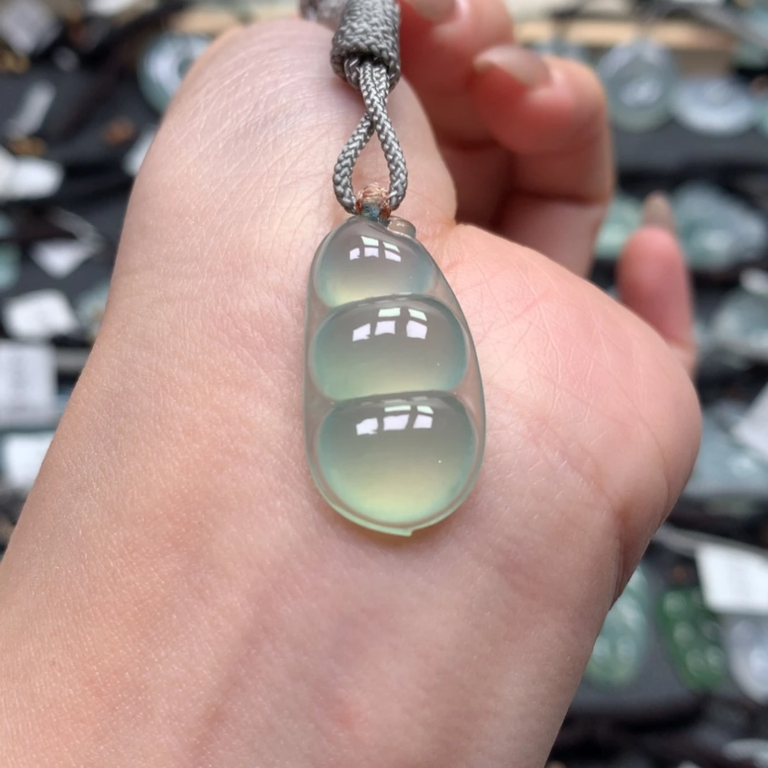 翡翠颈饰未镶嵌豆子