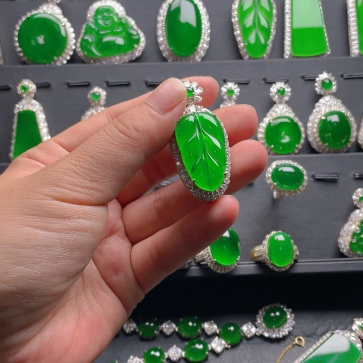 翡翠颈饰未镶嵌翡翠吊坠