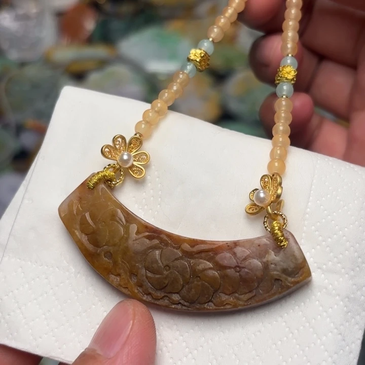 翡翠颈饰未镶嵌吊坠