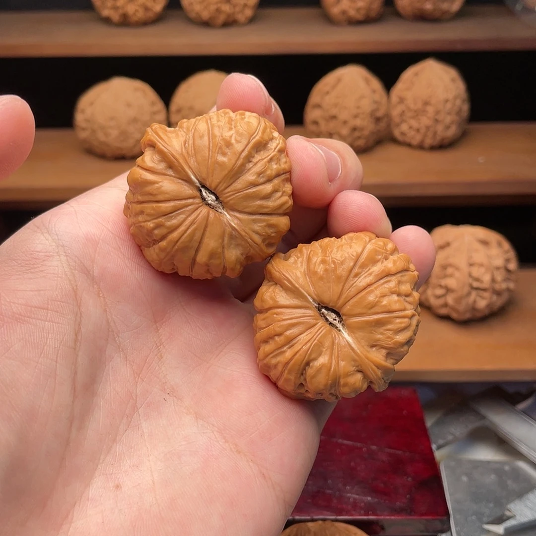 文玩核桃把件40红皮圆润毕业小南瓜