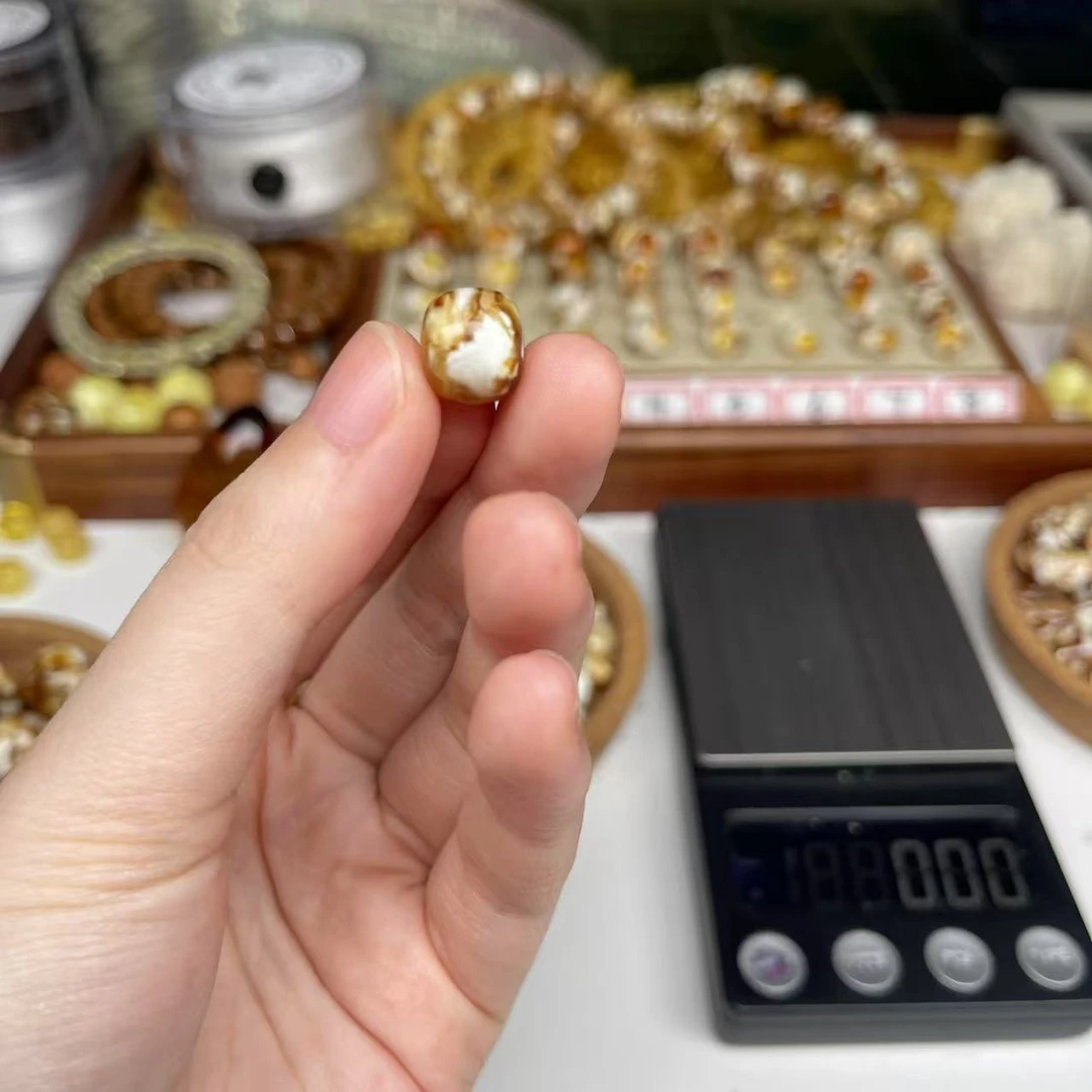 沁色蜜蜡白花老邢尺寸11mm乘9.7mm搭配手串好看9255号