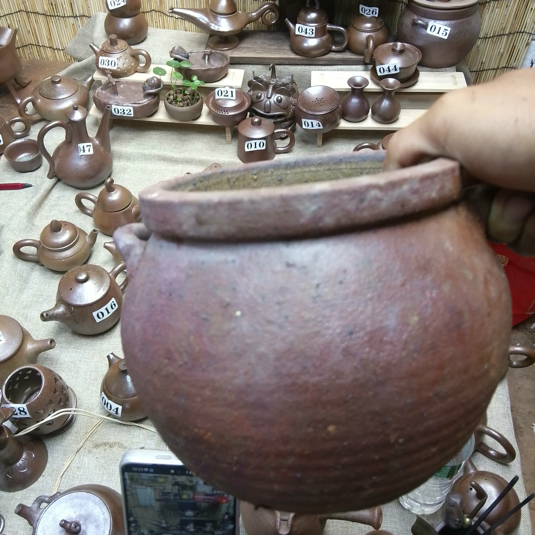 1.5升左右柴烧土陶砂锅(微瑕，不影响使用，介意勿拍）