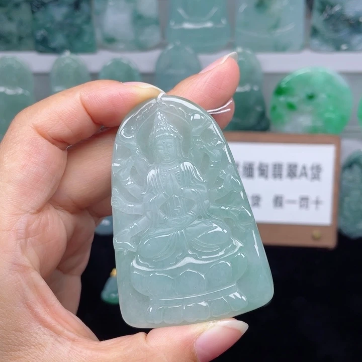 颈饰未镶嵌翡翠千手观音