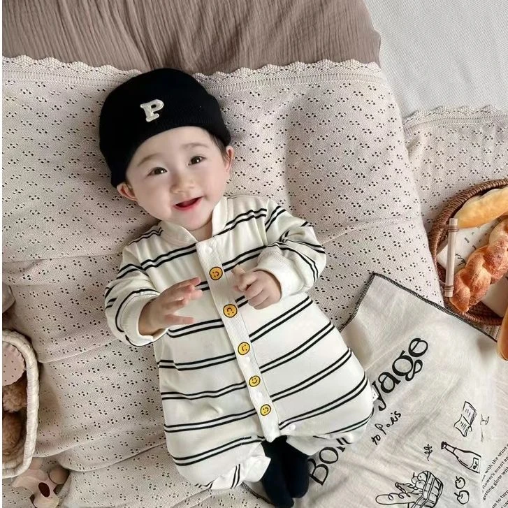 新款宝宝婴幼儿春秋款单层简约全开假口袋条纹笑脸连体哈衣