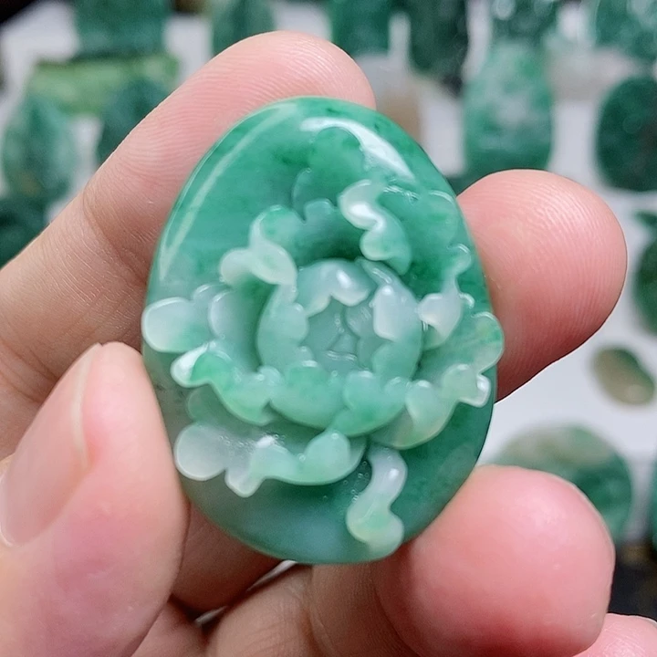 未镶嵌独山玉颈饰