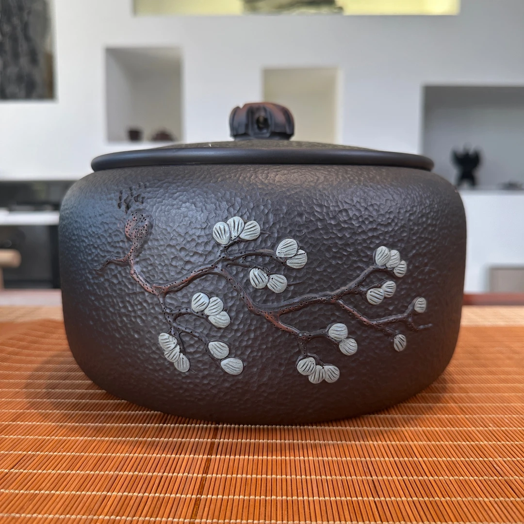 CL-C4791建水紫陶全手工锤纹松针堆贴五饼罐