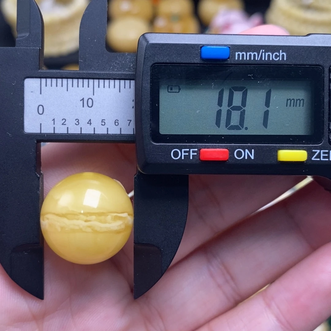 蜜蜡未镶嵌珠宝奇石