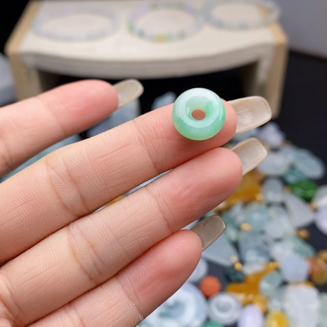 流***）翡翠未镶嵌颈饰翡翠