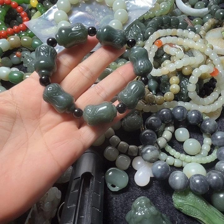 和田玉未镶嵌手串