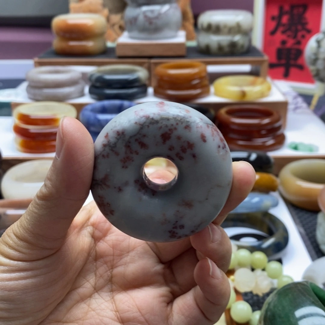 石英质玉手镯未镶嵌淡*的