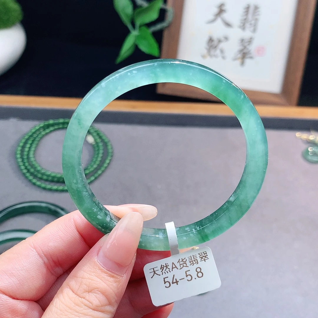 翡翠手镯（圆镯）未镶嵌