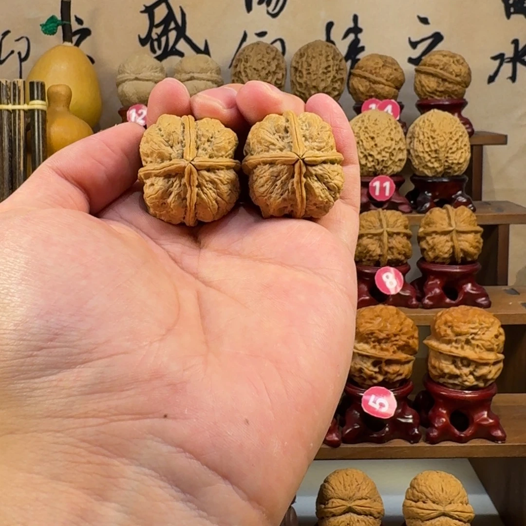 铁核桃把件龙脊四方