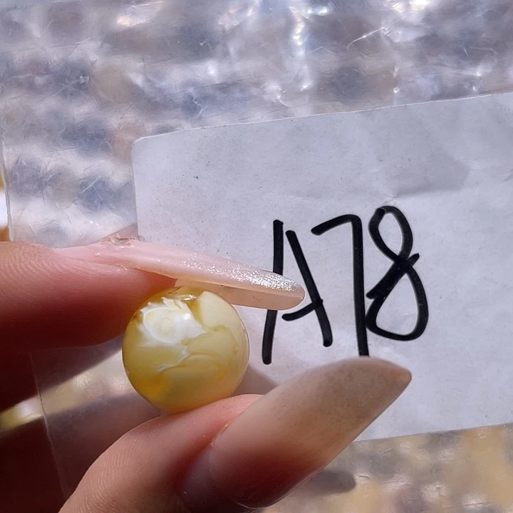 琥珀未镶嵌裸石13.6福利