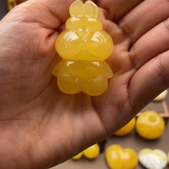 琥珀未镶嵌颈饰蜜蜡