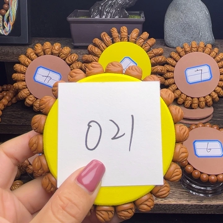 桃核手串玉龙脊肚卡14左右