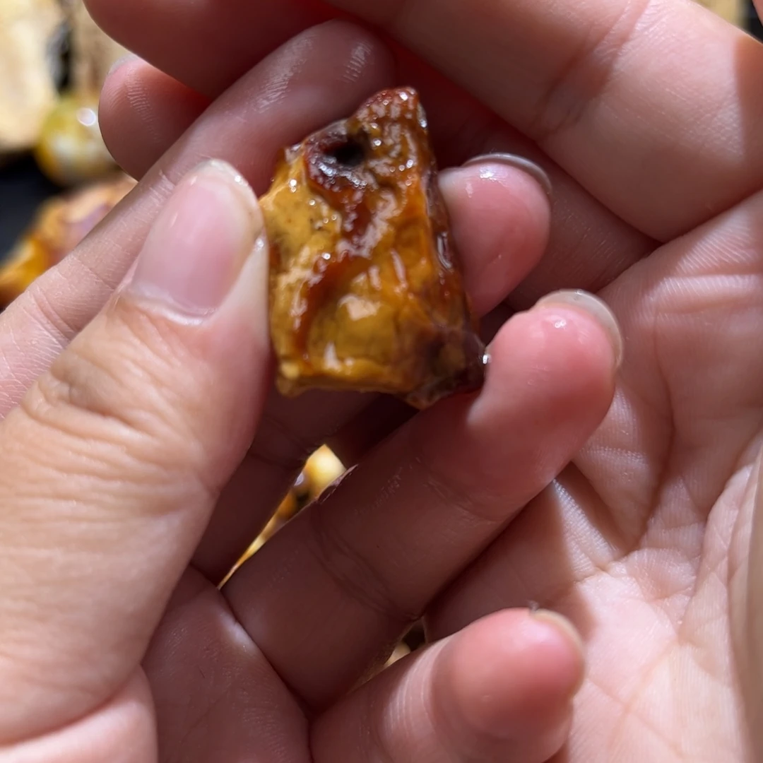 定制琥珀未镶嵌妖孽牌子