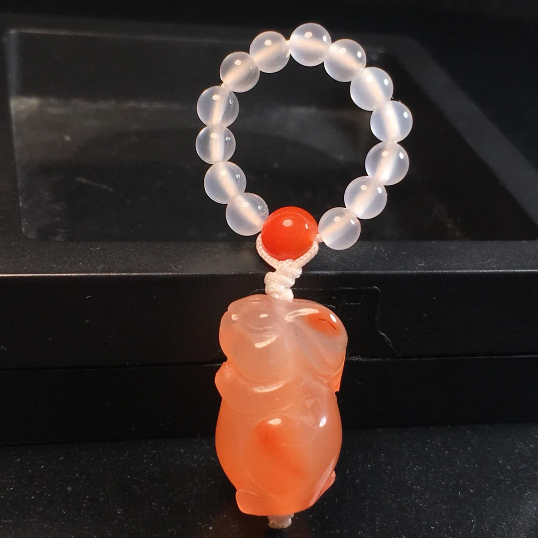 精品川料南红兔子提溜，冰飘红，尺寸12x22mm