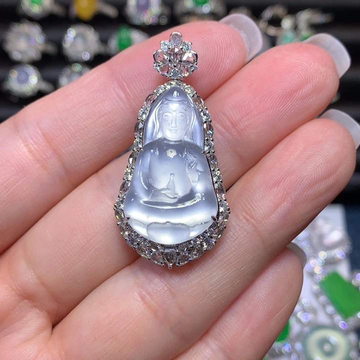 翡翠18K金镶嵌颈饰玻璃种观音