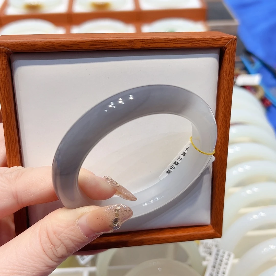 和田玉手镯未镶嵌阮*