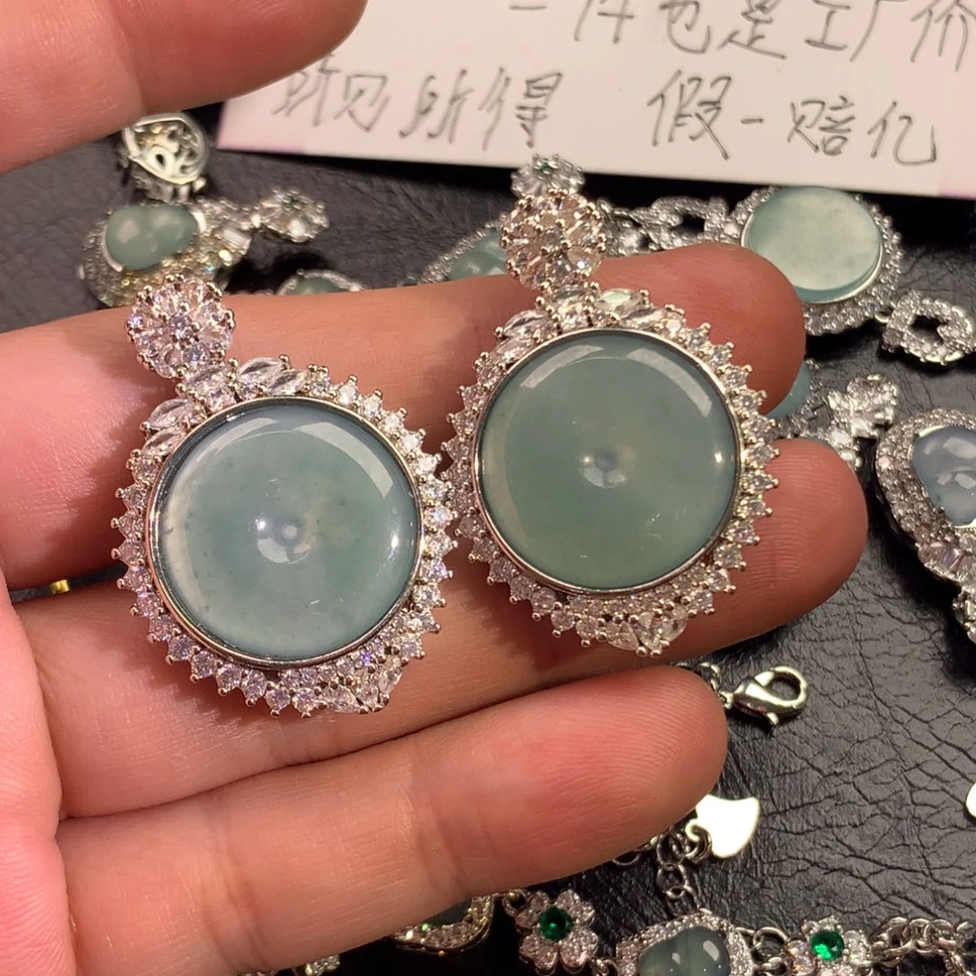 翡翠颈饰未镶嵌平安扣