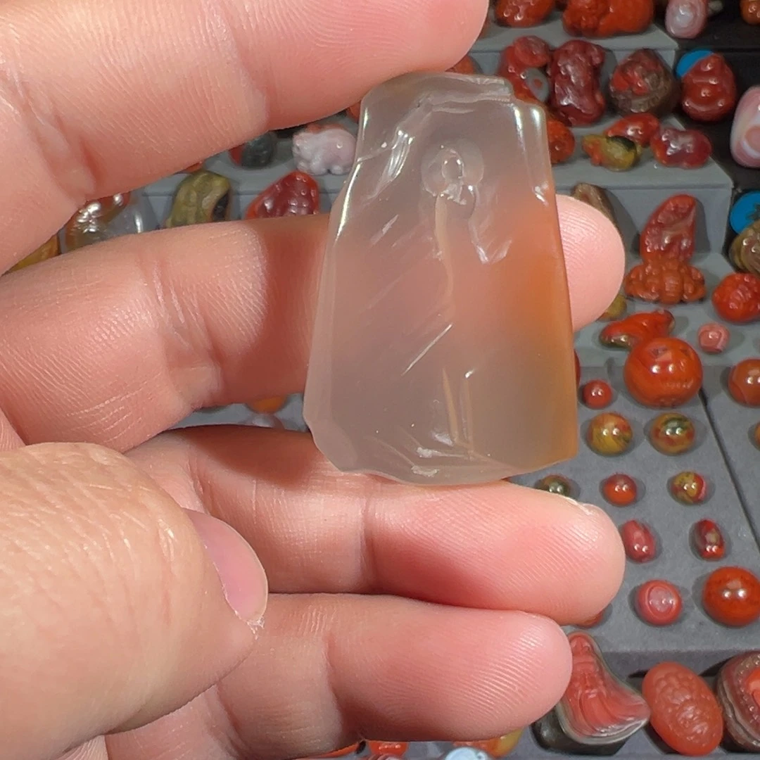 南红玛瑙未镶嵌冰料雕刻牌子