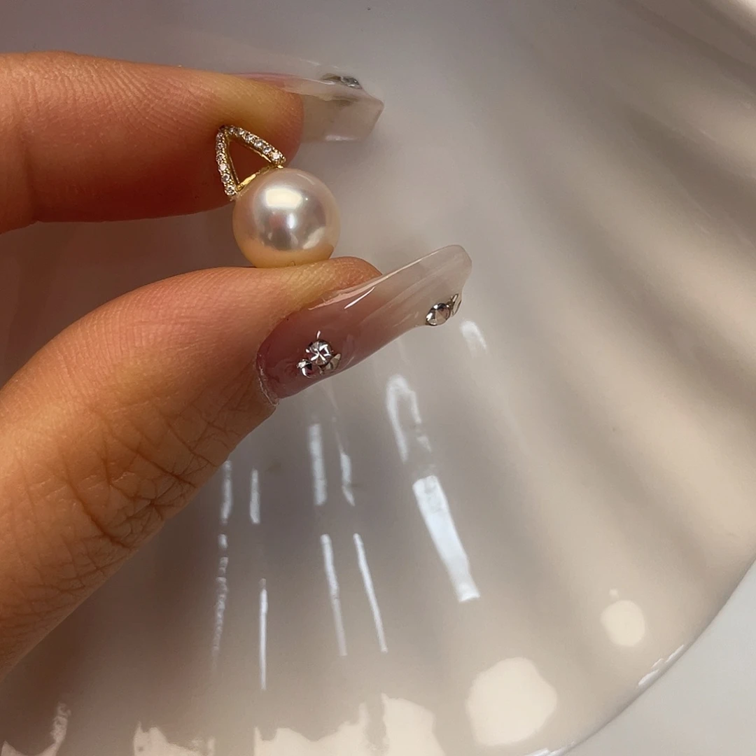 18K金镶嵌海水珍珠吊坠(不含链)