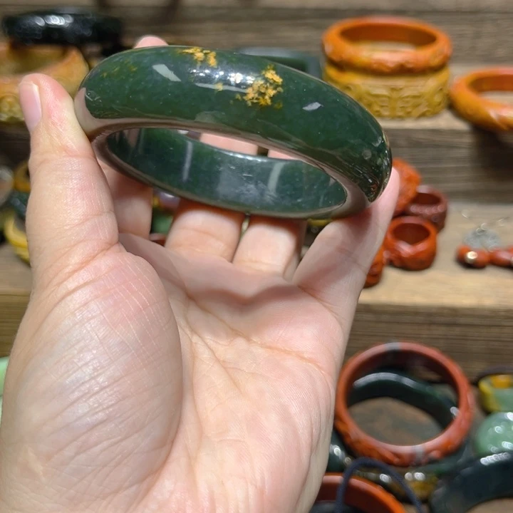 迁***移岫岩河磨玉（透闪石质玉）未镶嵌手镯