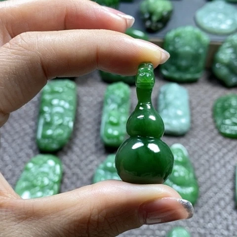 【闪购商品】颈饰未镶嵌和田玉