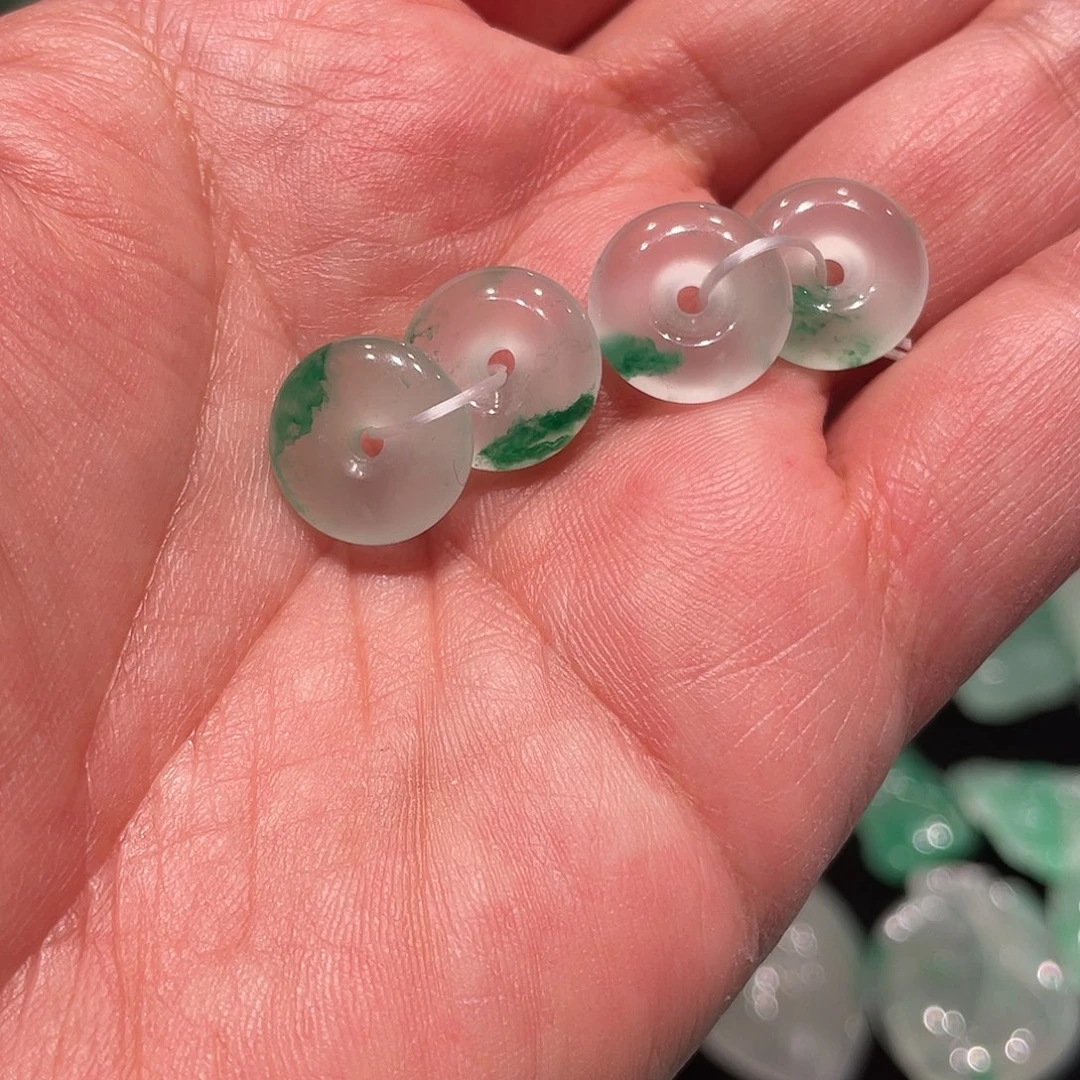 ****茶石英质玉（非洲翠）未镶嵌吊坠(不含链)