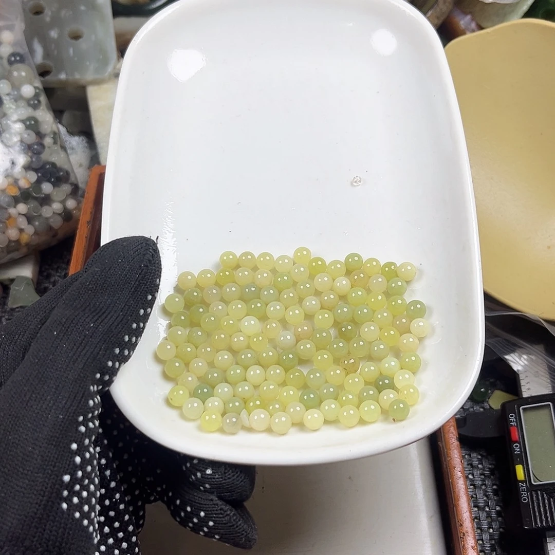 颈饰未镶嵌和田玉蛋****）